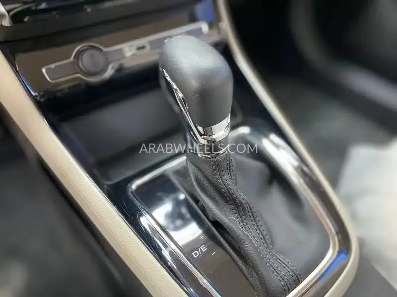 إم جي 5 2025 for Sale in الرياض Image-8