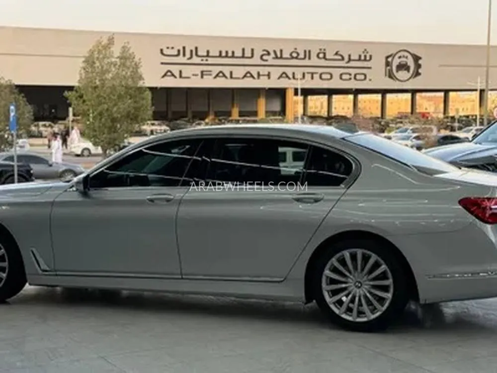 بي ام دبليو الفئة السابعة 2016 for Sale in الرياض Image-4