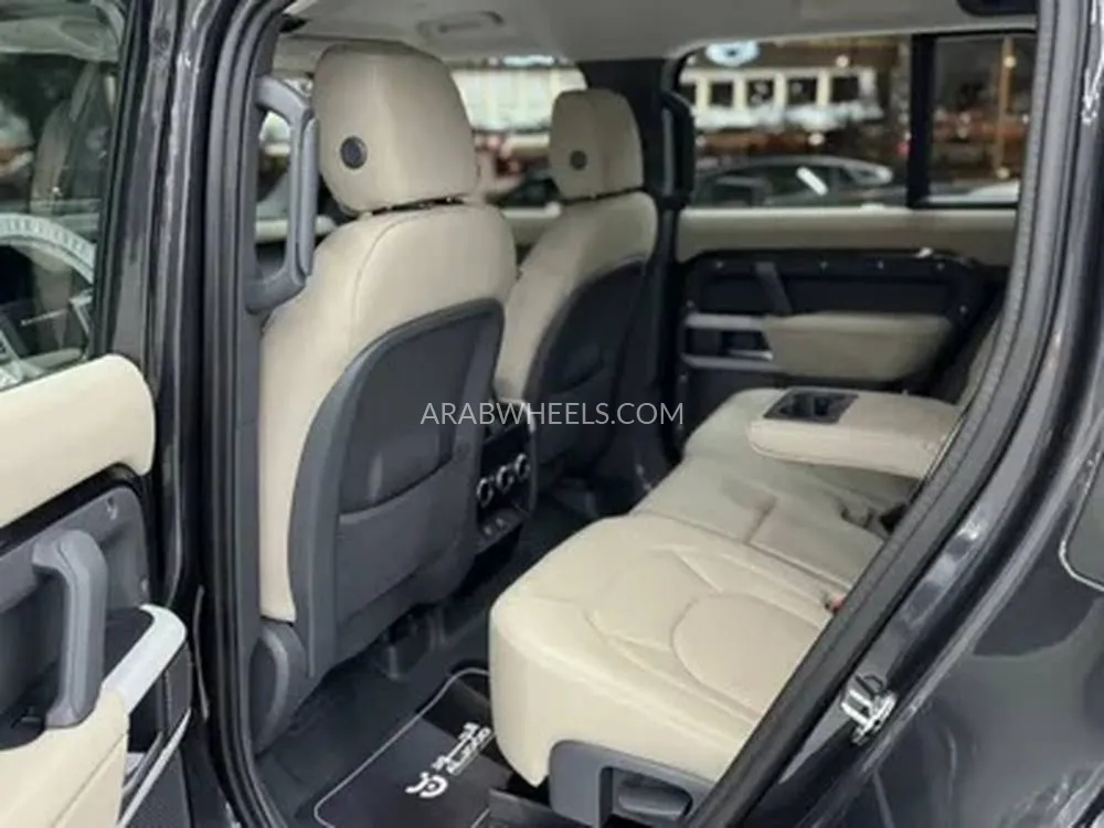 لاند روفر ديفندر 2024 for Sale in الرياض Image-10