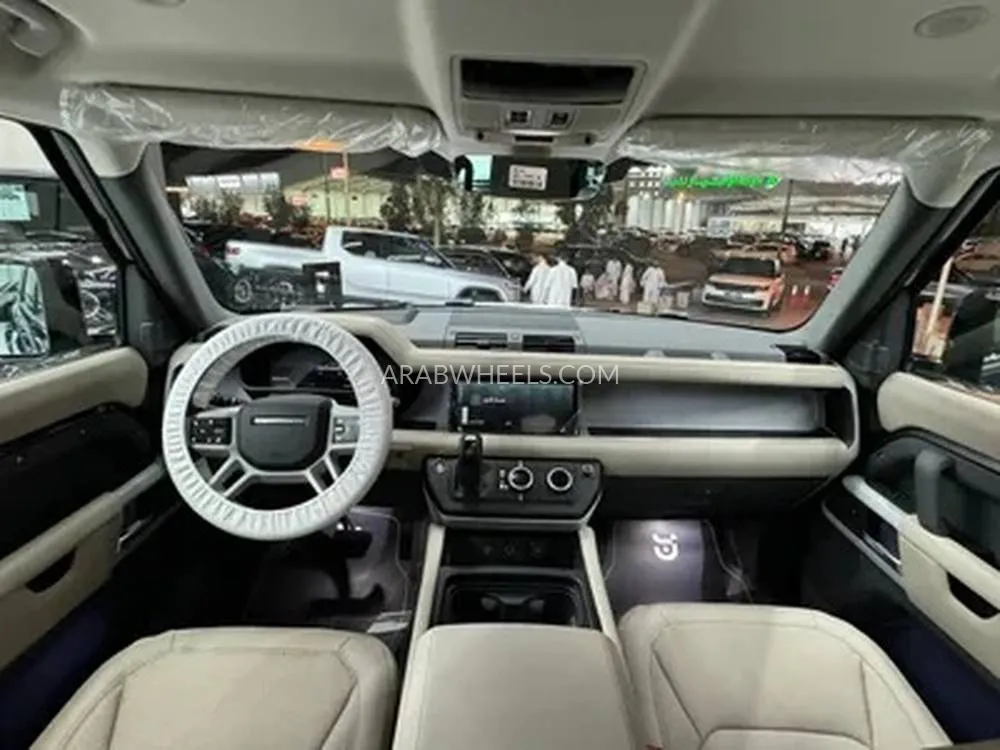 لاند روفر ديفندر 2024 for Sale in الرياض Image-13