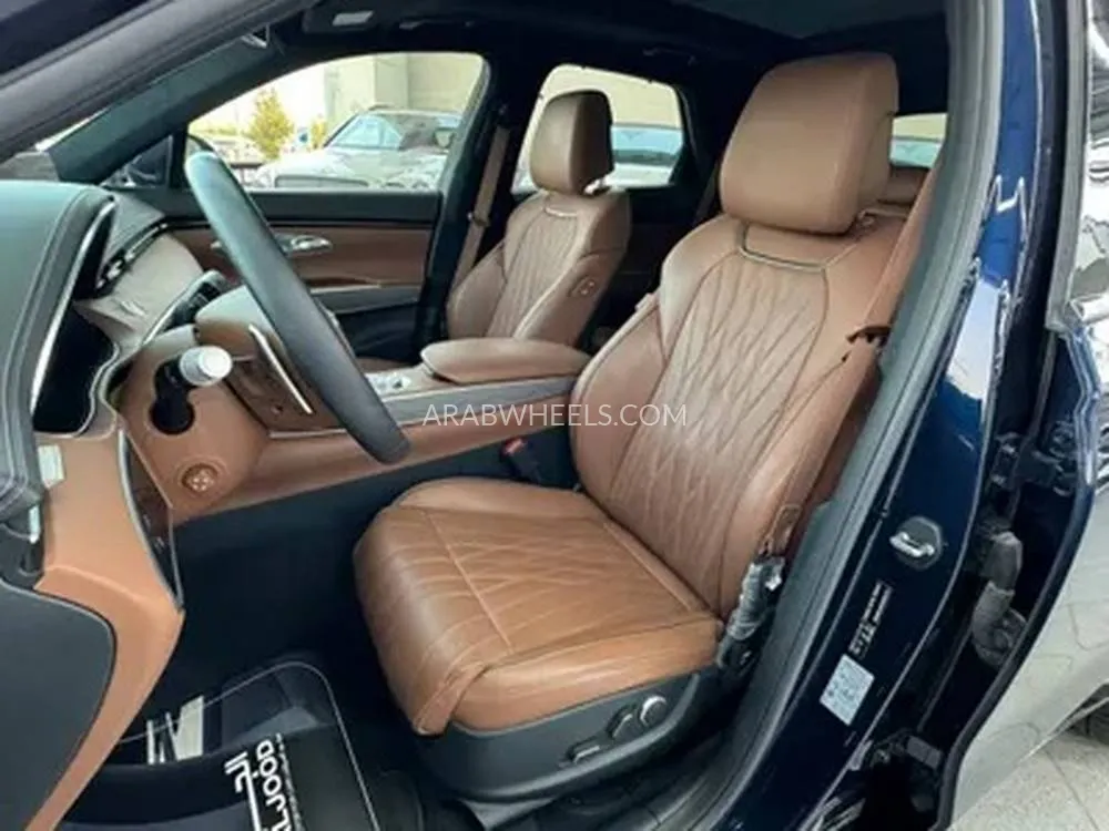 جينيسيس GV70 2022 for Sale in الرياض Image-14