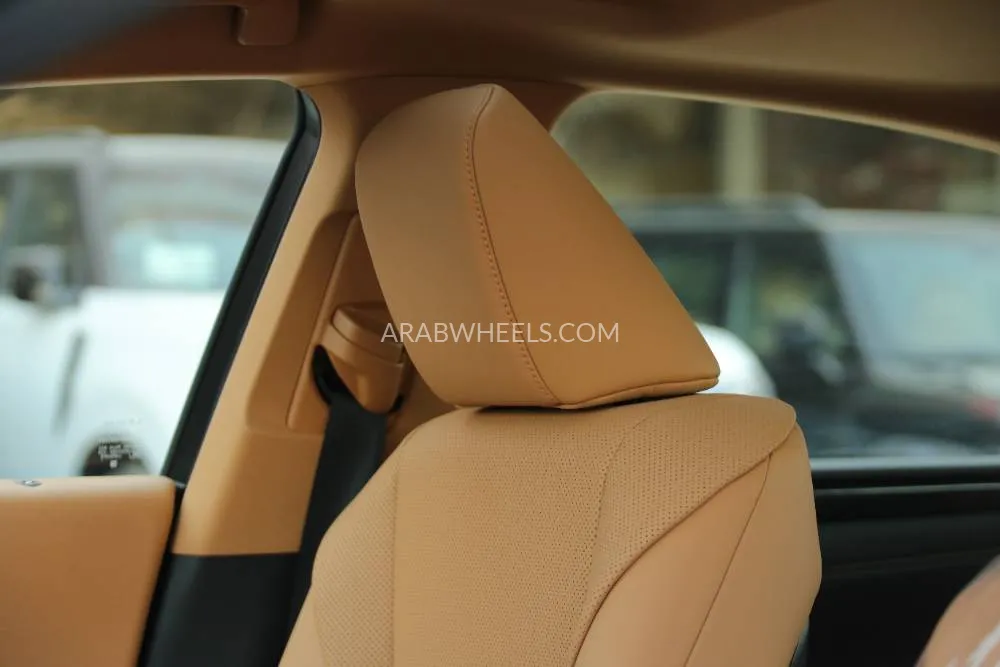 لكزس ES 2025 for Sale in بريدة Image-5