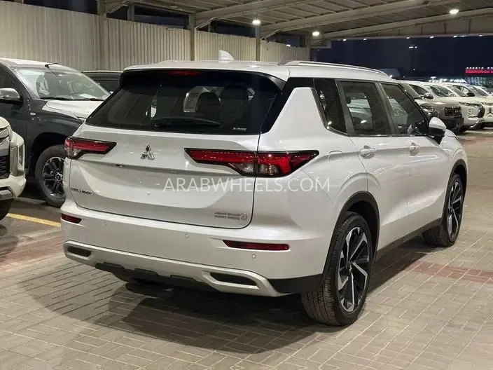 ميتسوبيشي أوتلاندر 2025 for Sale in الرياض Image-4