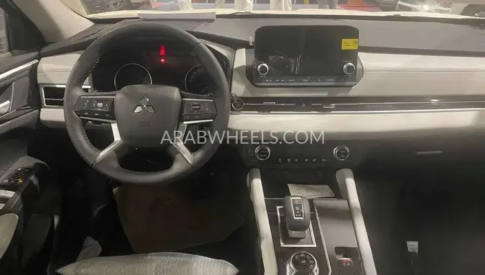 ميتسوبيشي أوتلاندر 2025 for Sale in الرياض Image-9