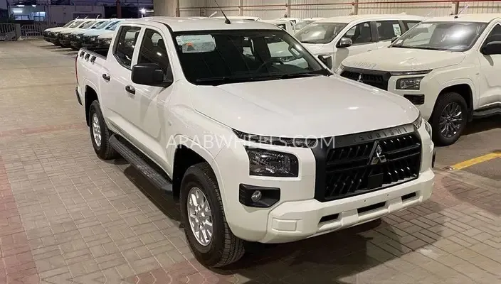 ميتسوبيشي L200 2024 for Sale in الرياض Image-9
