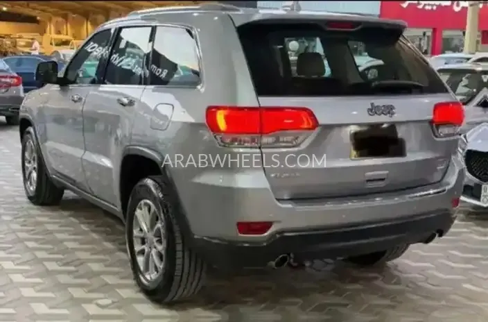 جيب شيروكي 2015 for Sale in الرياض Image-8