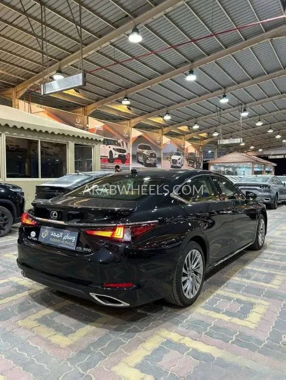 لكزس ES 2025 for Sale in الرياض Image-5