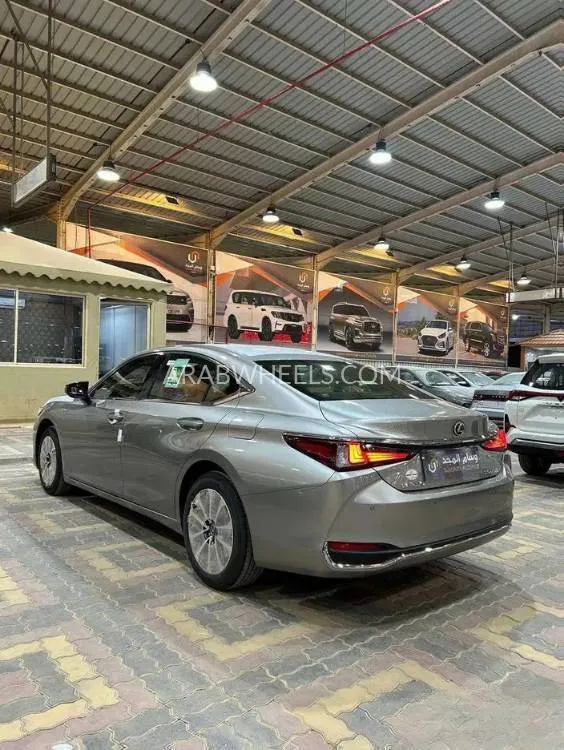 لكزس ES 2025 for Sale in الرياض Image-5