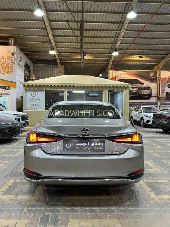 لكزس ES 2025 for Sale in الرياض Image-6
