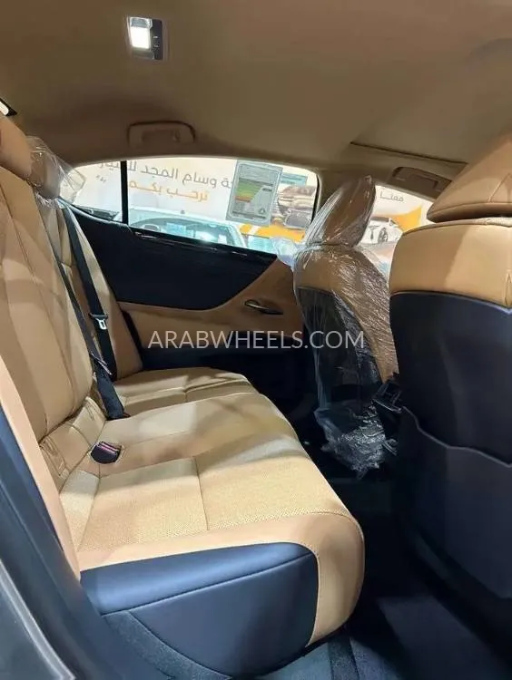 لكزس ES 2025 for Sale in الرياض Image-8