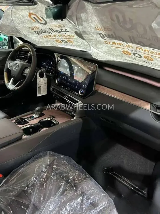 لكزس RX 2025 for Sale in الرياض Image-11