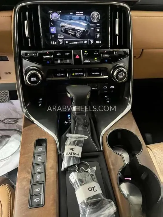 لكزس LX 2025 for Sale in الرياض Image-14