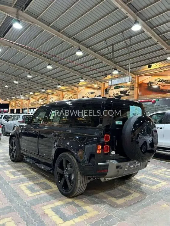 لاند روفر ديفندر 2025 for Sale in الرياض Image-3