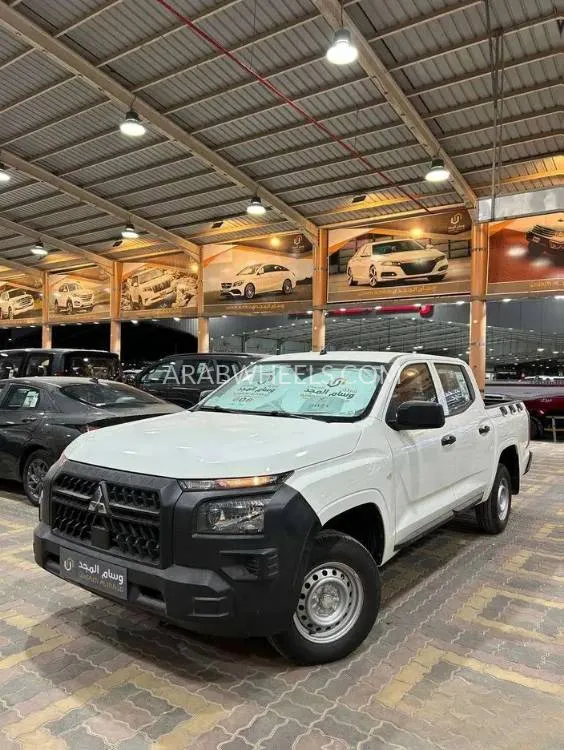 ميتسوبيشي L200 2024 for Sale in الرياض Image-2