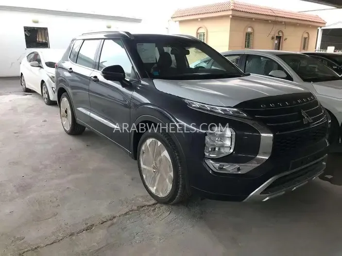 ميتسوبيشي أوتلاندر 2025 for Sale in الدمام Image-3