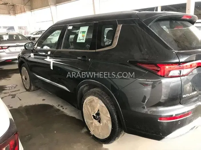 ميتسوبيشي أوتلاندر 2025 for Sale in الدمام Image-4