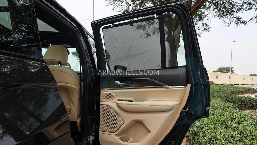 جيب جراند شيروكي 2025 for Sale in وادي الدواسر Image-27