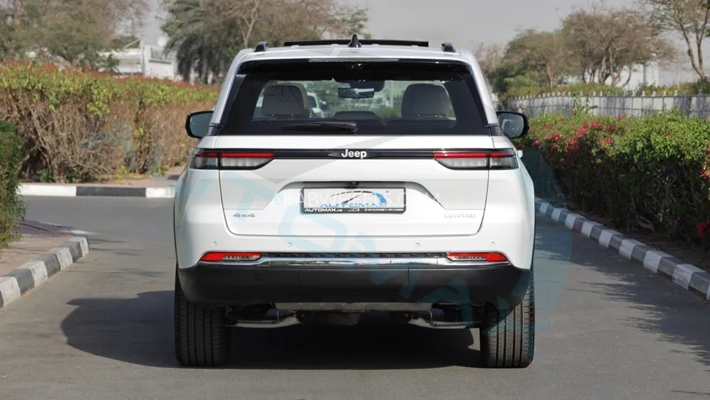 جيب جراند شيروكي 2024 for Sale in وادي الدواسر Image-5