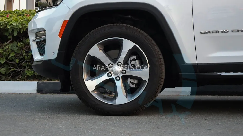 جيب جراند شيروكي 2024 for Sale in وادي الدواسر Image-31