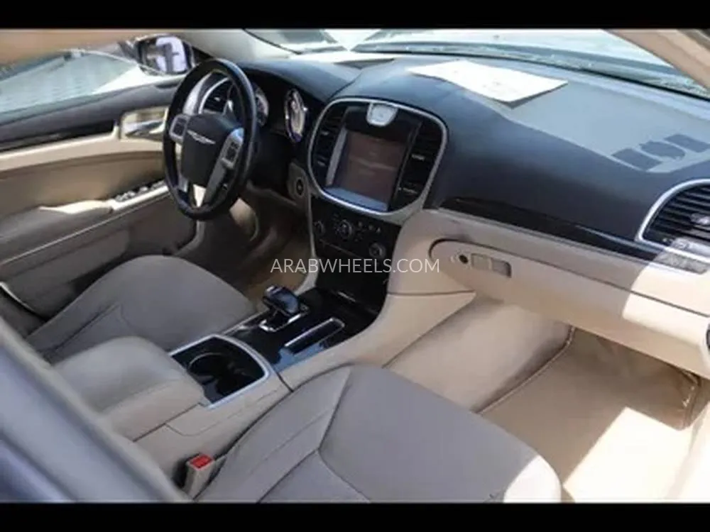 كرايسلر 300 2014 for Sale in الدمام Image-9