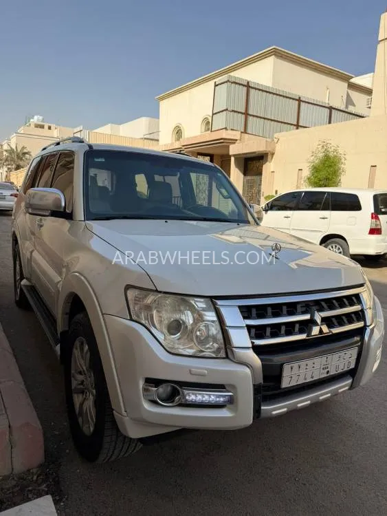 ميتسوبيشي باجيرو 2017 for Sale in الرياض Image-10