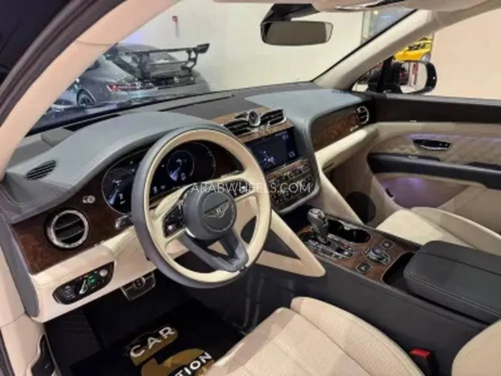 بنتلي بنتايجا 2023 for Sale in الرياض Image-9