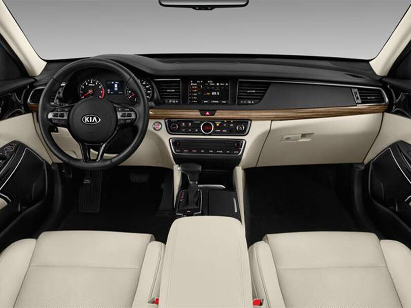 كيا كادينزا Interior 