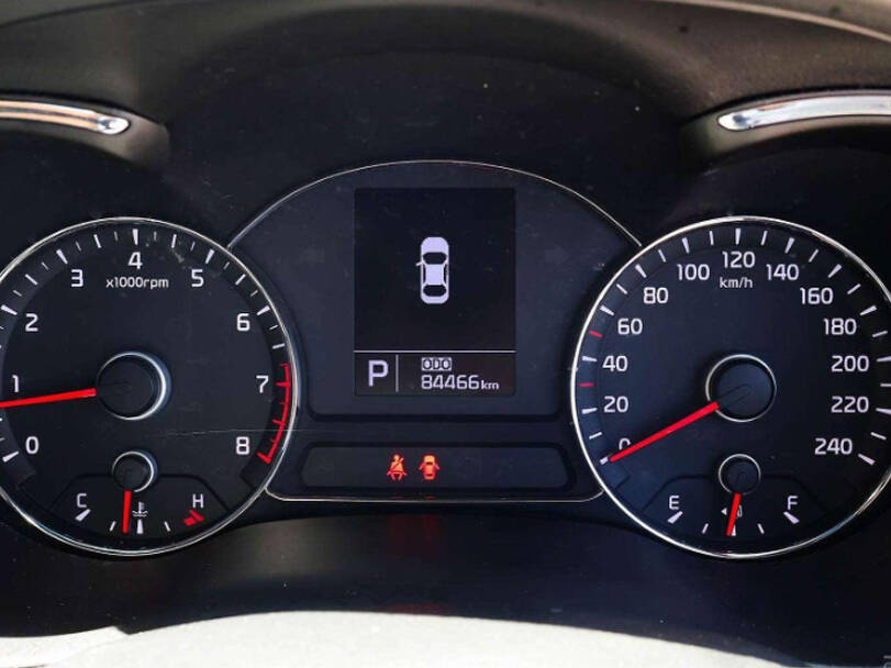 كيا سيراتو كوب الجيل الأول Interior 