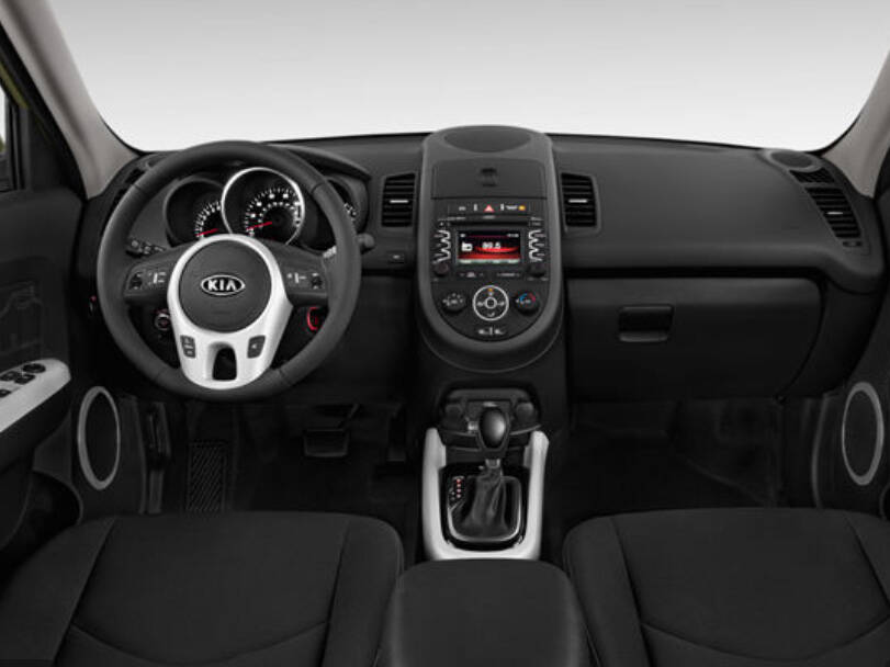 كيا سول الجيل الأول (AM) Interior 