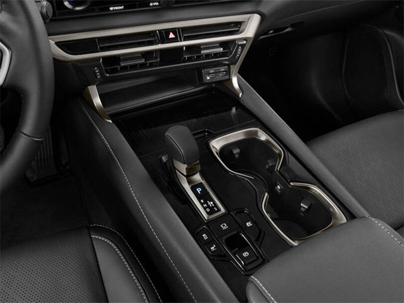 لكزس آر إكس 2025 Interior 