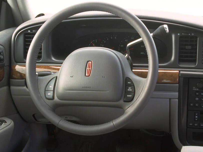 لينكون كونتيننتال الجيل التاسع Interior 