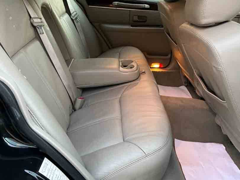 لينكون تاون كار Interior 