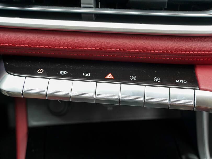 ماكسوس تي ٩٠ Interior 