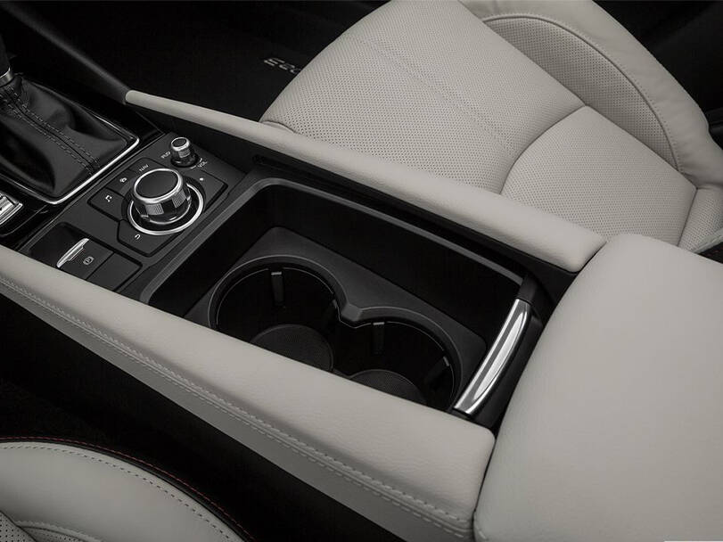 مازدا ٣ Interior 
