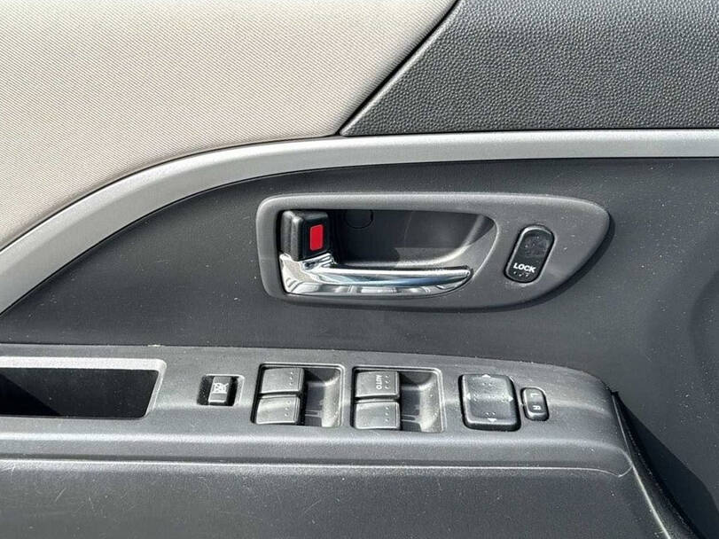 Mazda 5 Interior 