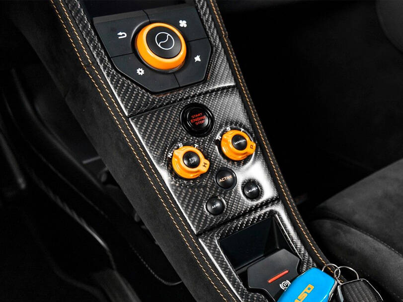 ماكلارين ٦٧٥ إل تي Interior 