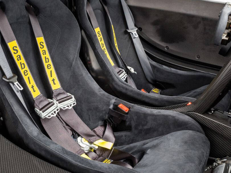 ماكلارين بي ١ Interior 