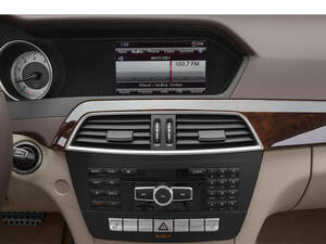 مرسيديس بنز C كلاس الداخلية 