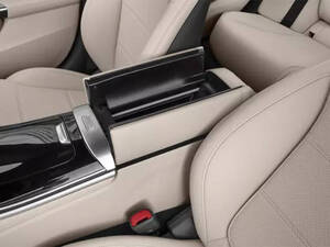 مرسيديس بنز C كلاس الداخلية 