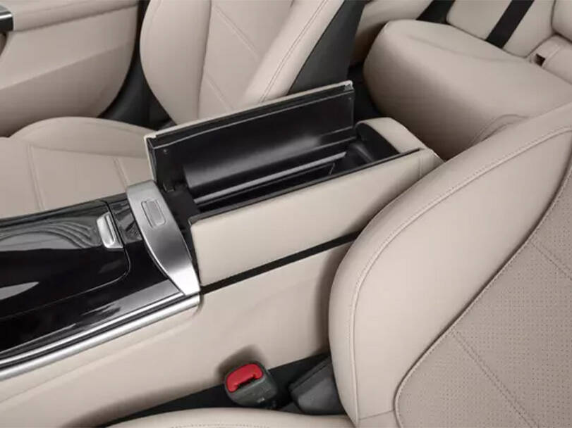 مرسيدس بنز سي كلاس Interior 