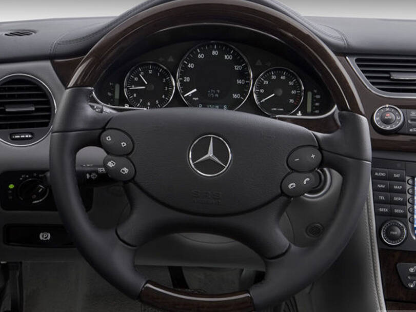 مرسيديس بنز سي إل إس كلاس الجيل الأول (C219) Interior 