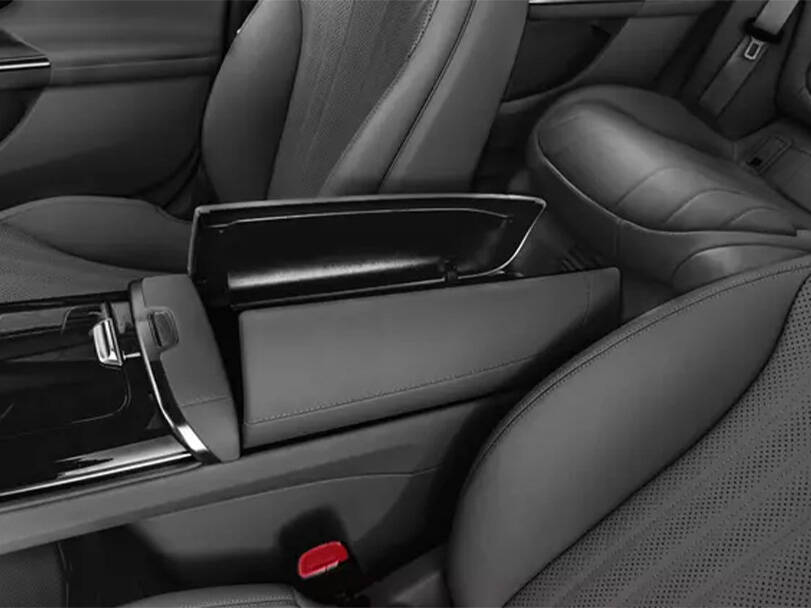 مرسيديس بنز إي كيو إي 2025 Interior 