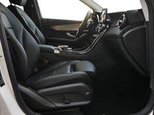 مرسيديس بنز GLC كلاس الداخلية 