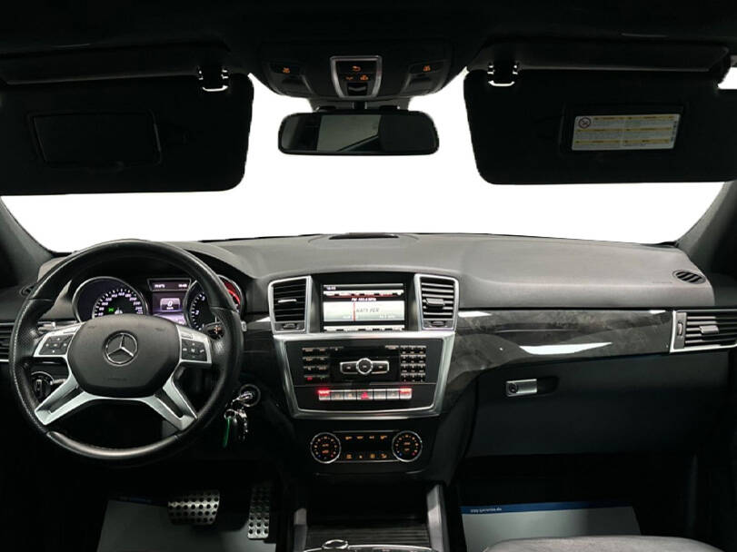 مرسيدس بنز جي إل إي كلاس Interior 