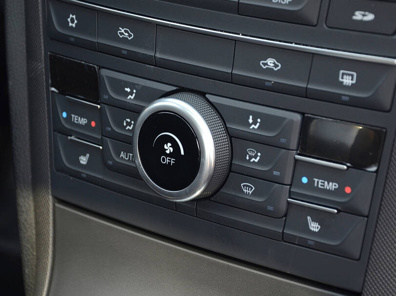 بيستون B70 الجيل الثاني Interior 