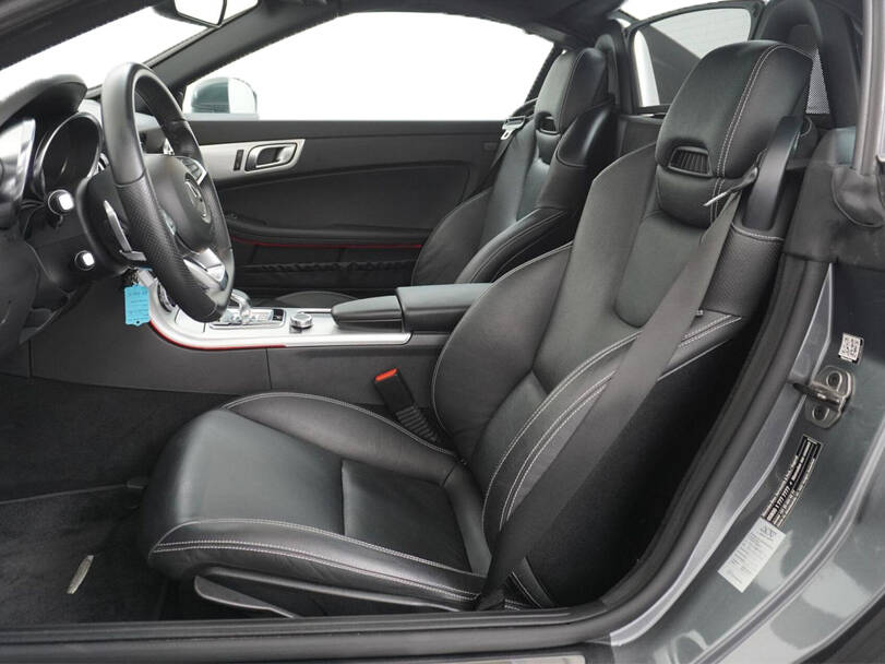 مرسيدس بنز إس إل سي كلاس Interior 