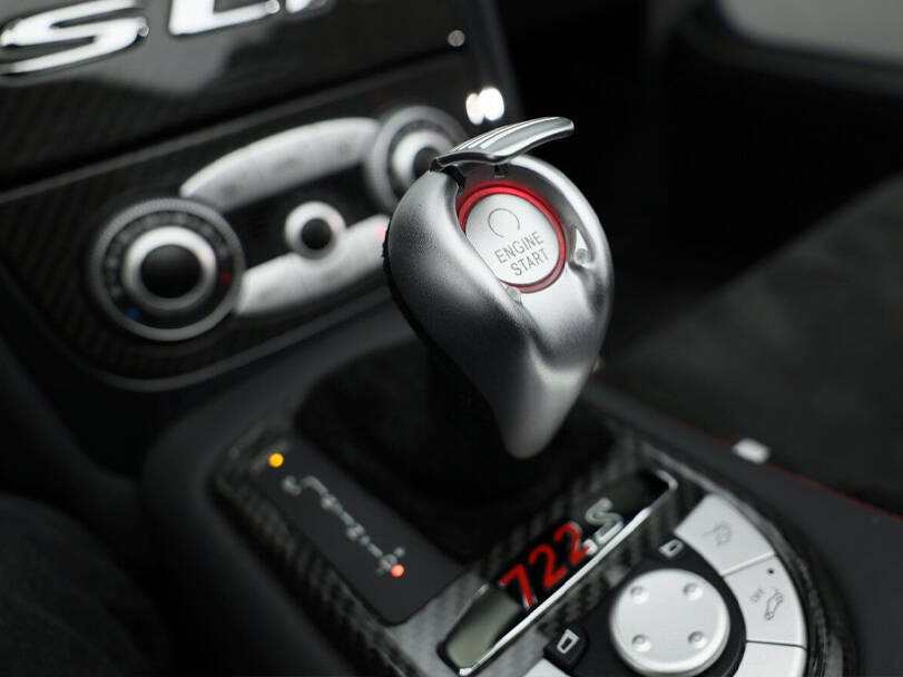 مرسيدس بنز إس إل آر Interior 