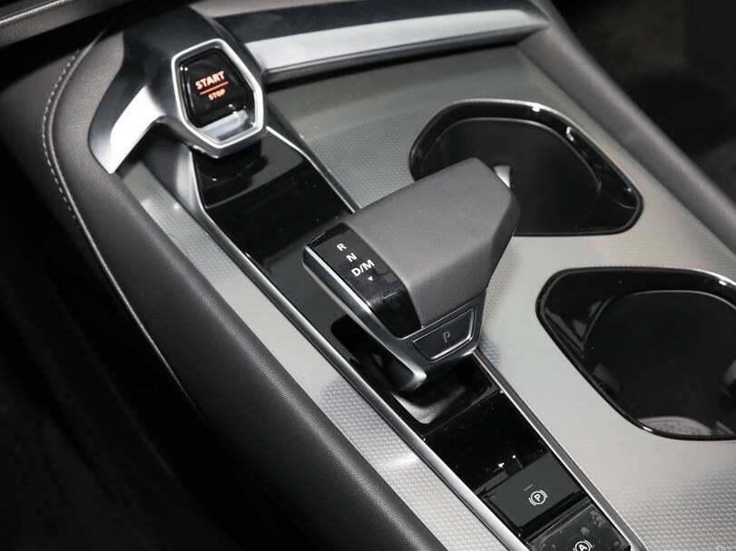 إم جي 7 الجيل الأول الداخلية 