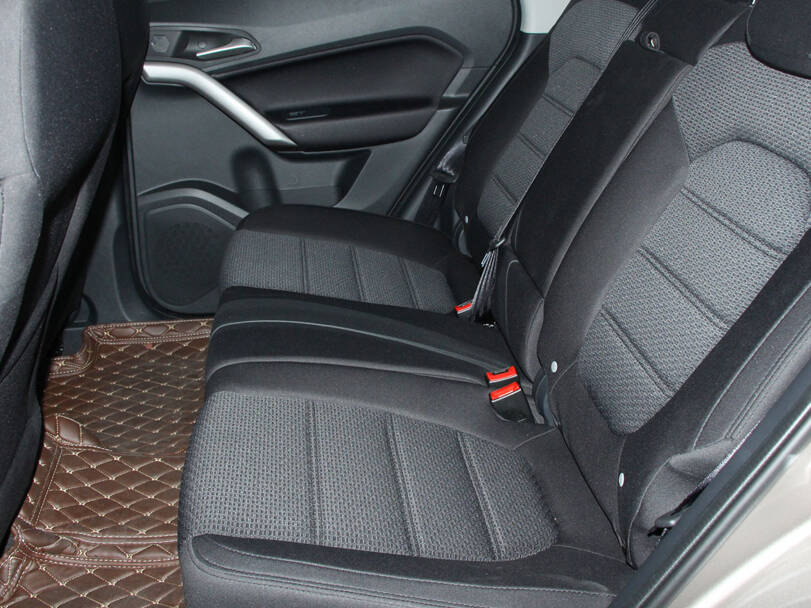 إم جي جي إس Interior 