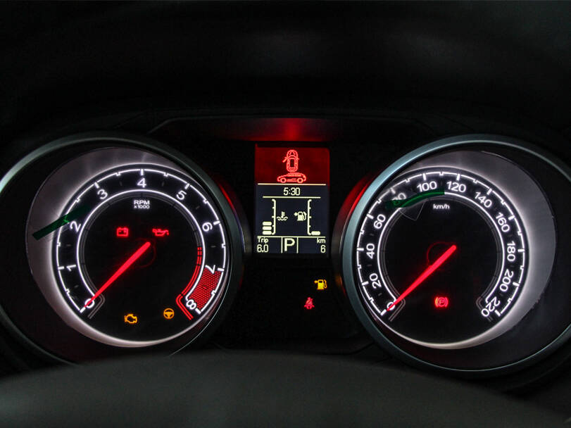 إم جي جي إس Interior 